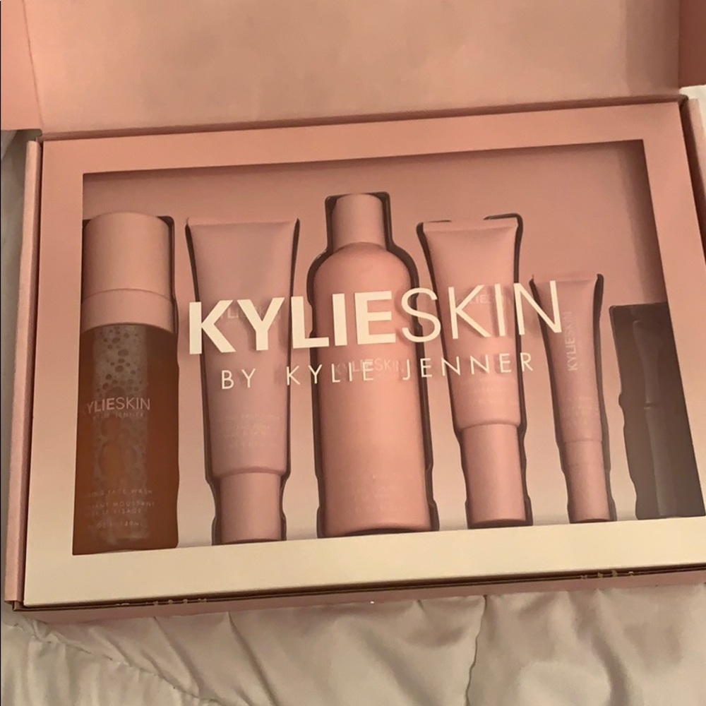 Kylie skin care set (missing vitamin c serum)